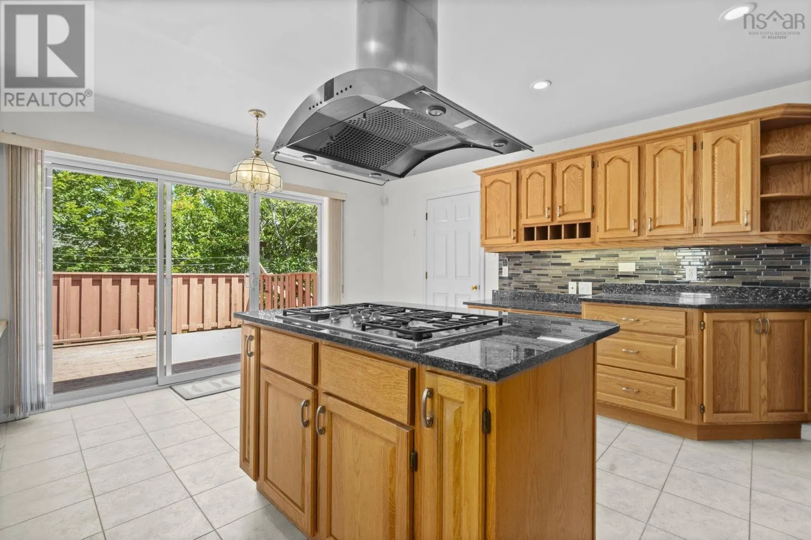 152 Roxbury Crescent