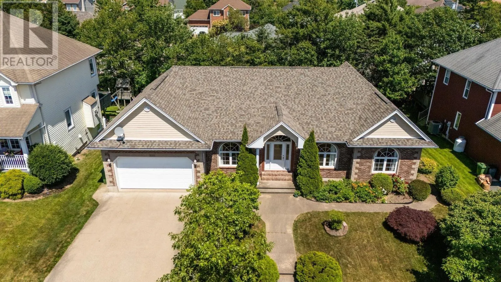 152 Roxbury Crescent