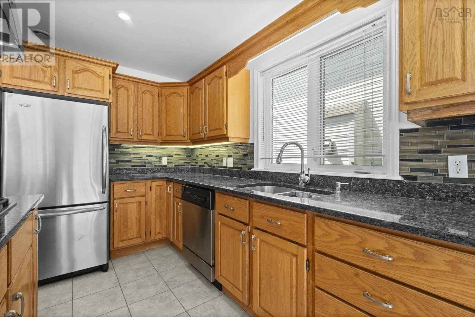 152 Roxbury Crescent