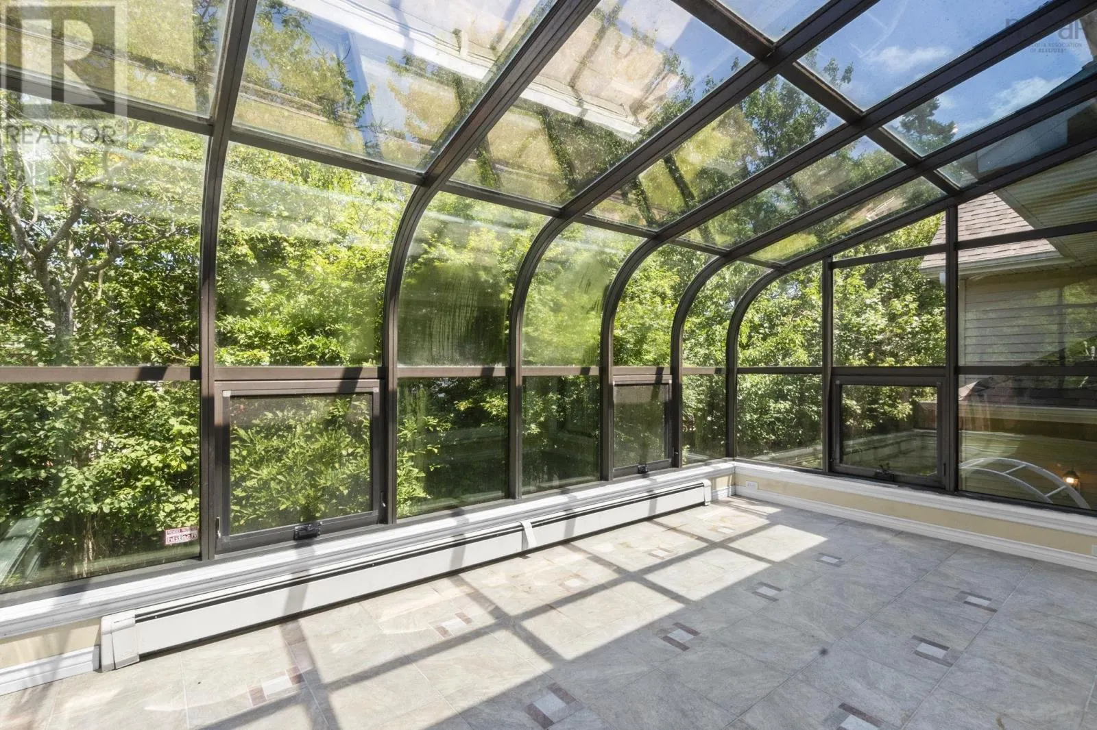 152 Roxbury Crescent