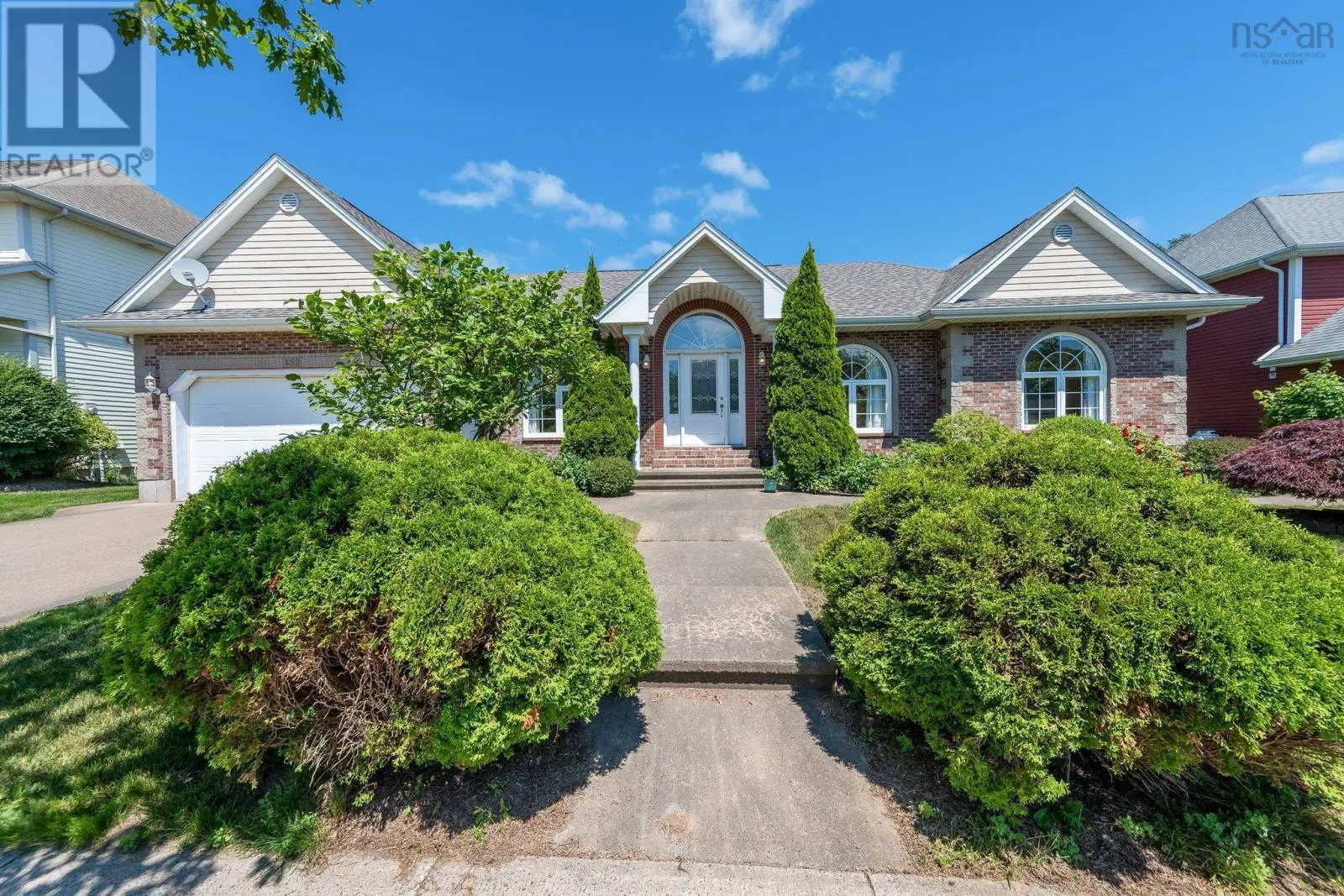 152 Roxbury Crescent