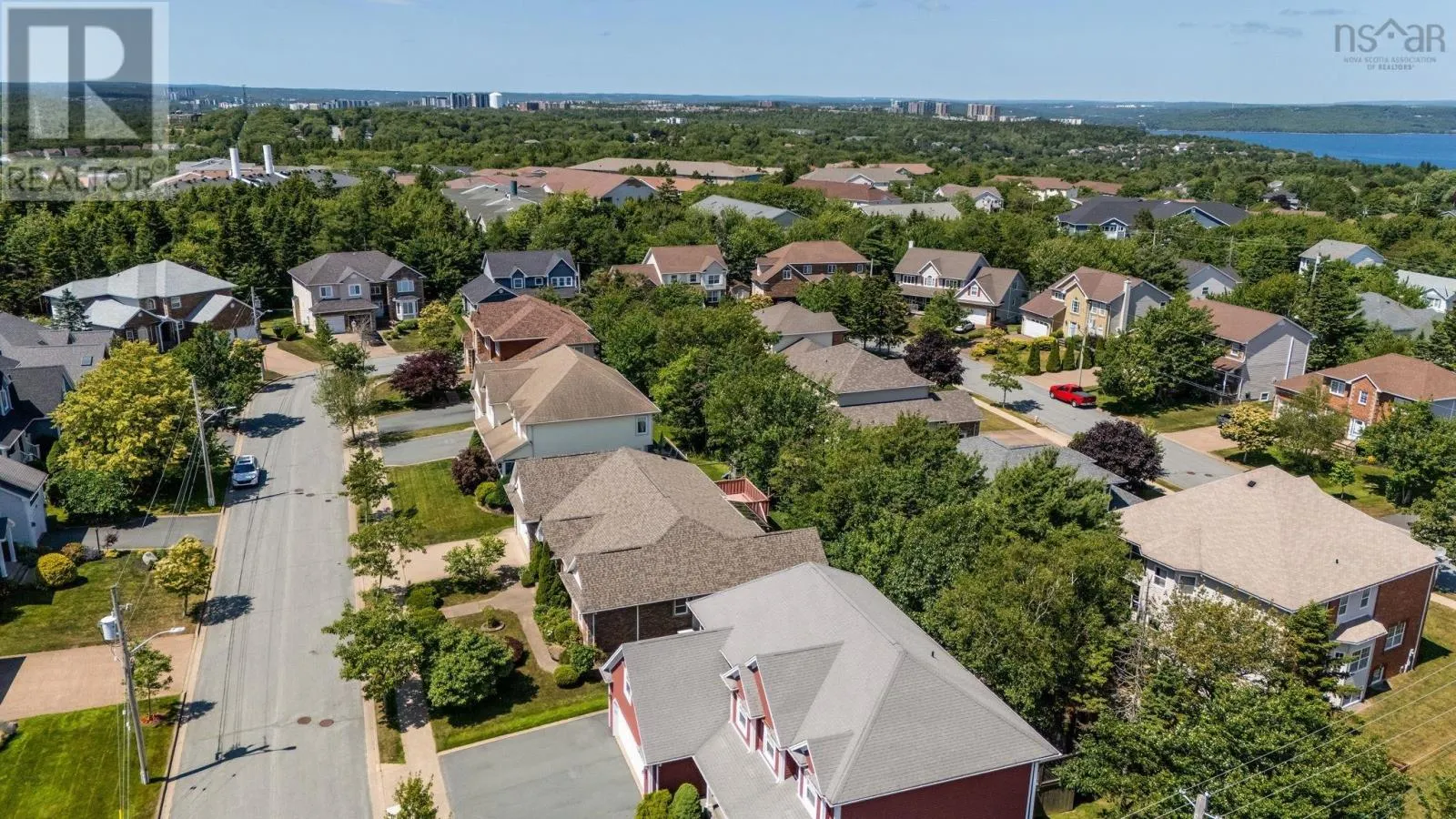 152 Roxbury Crescent