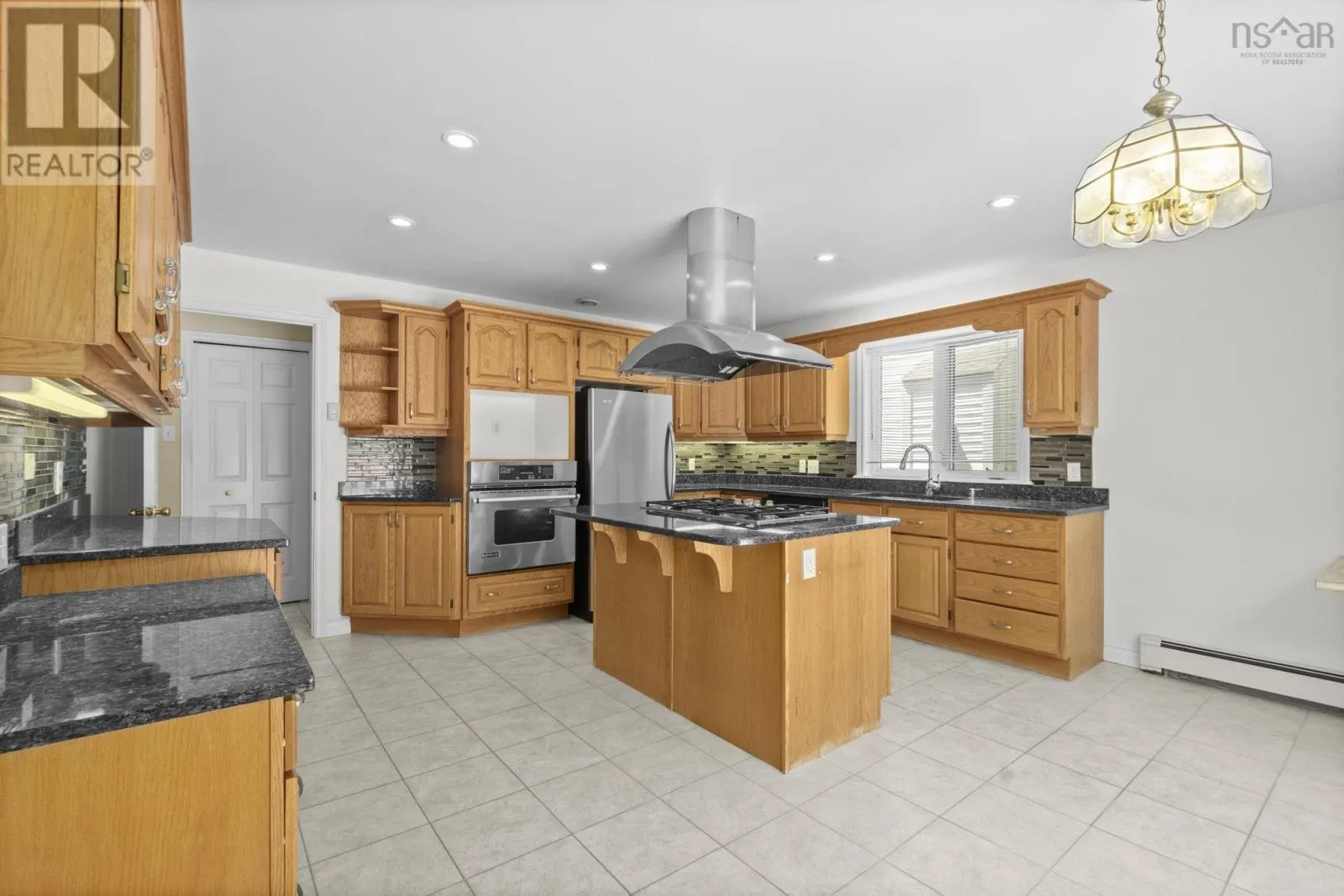 152 Roxbury Crescent