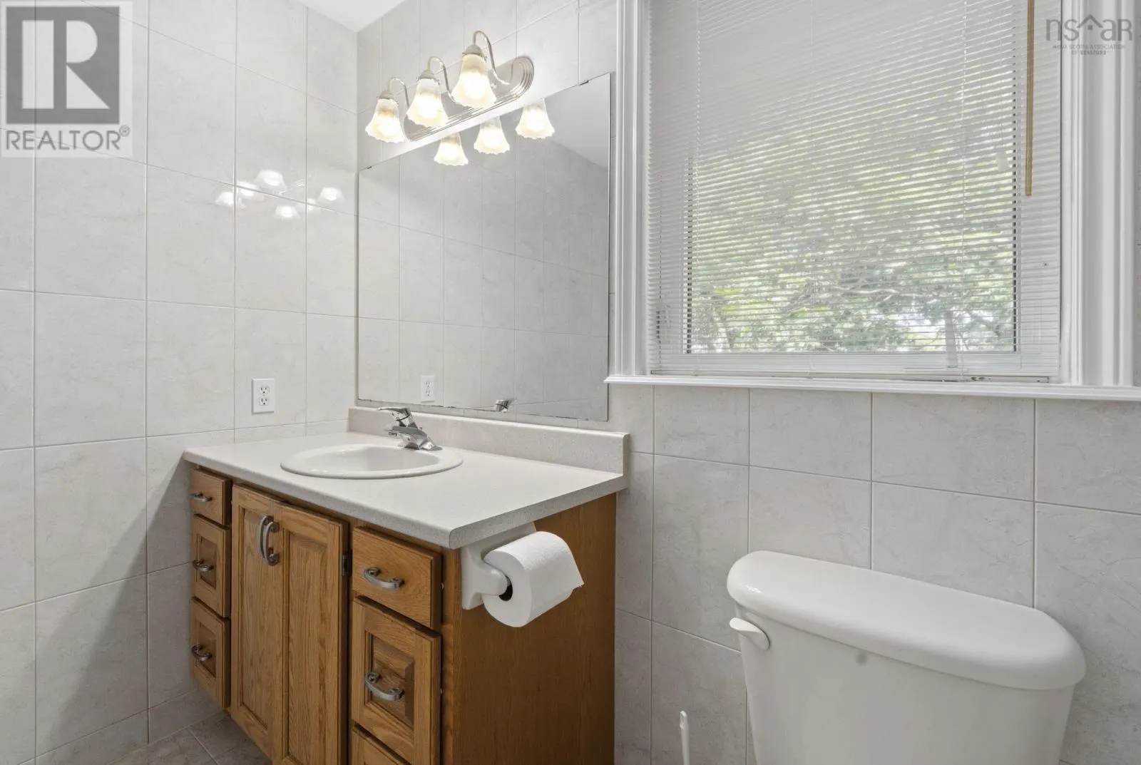 152 Roxbury Crescent