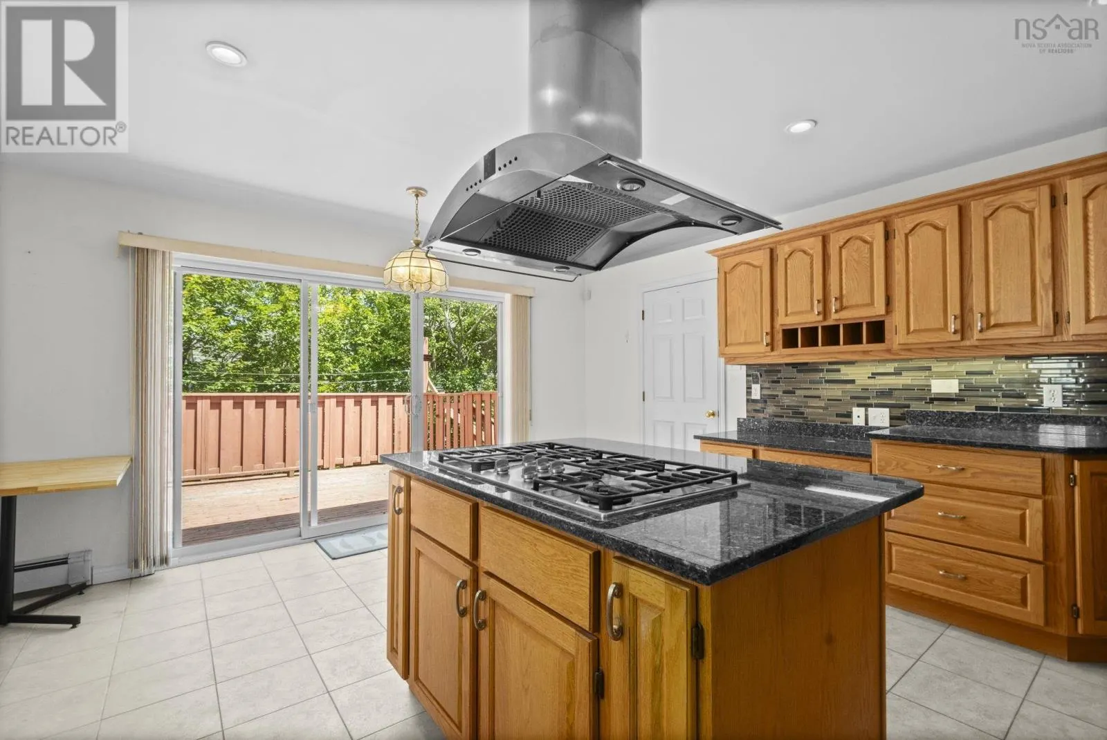 152 Roxbury Crescent