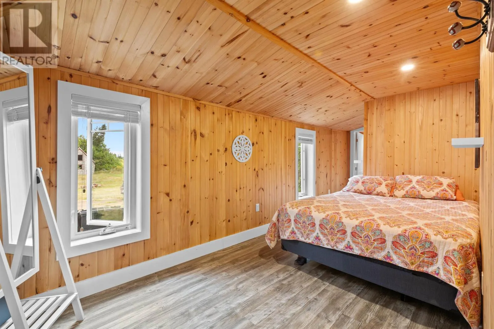 10 Creek Road