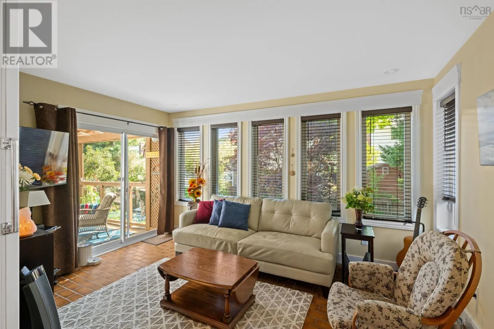 21 Lawnsdale Drive