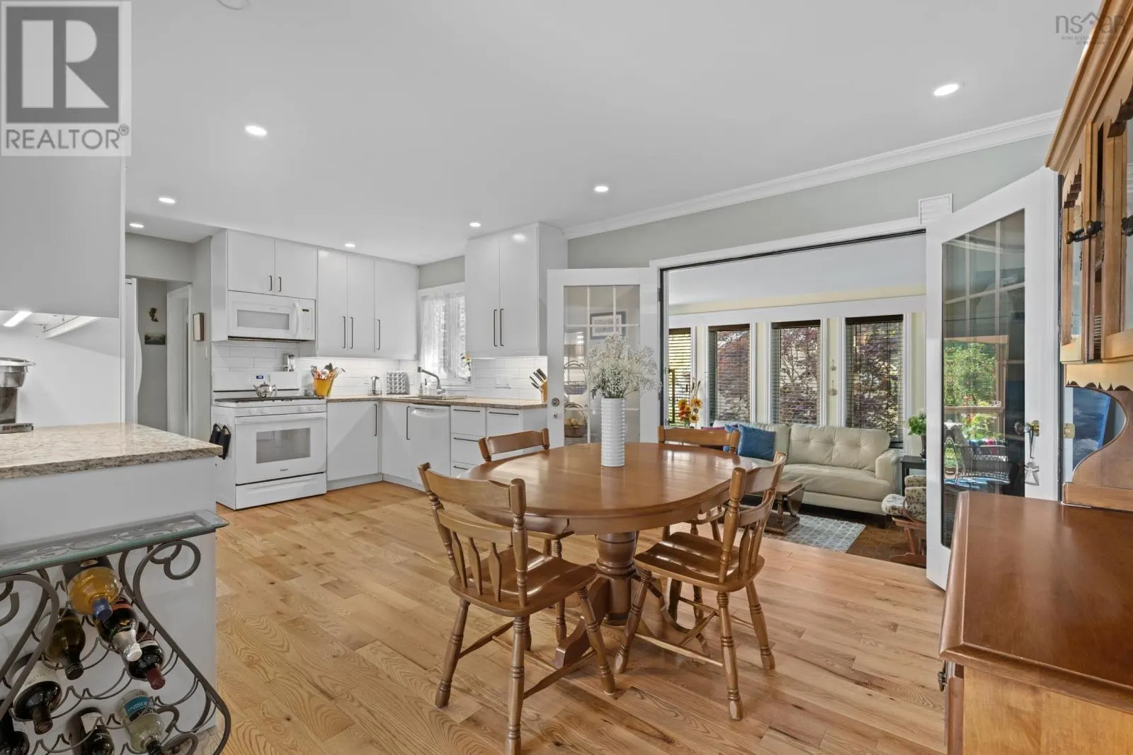 21 Lawnsdale Drive