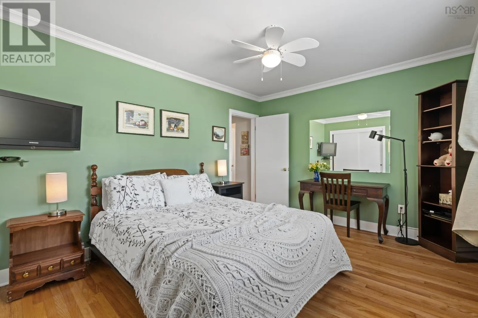 21 Lawnsdale Drive