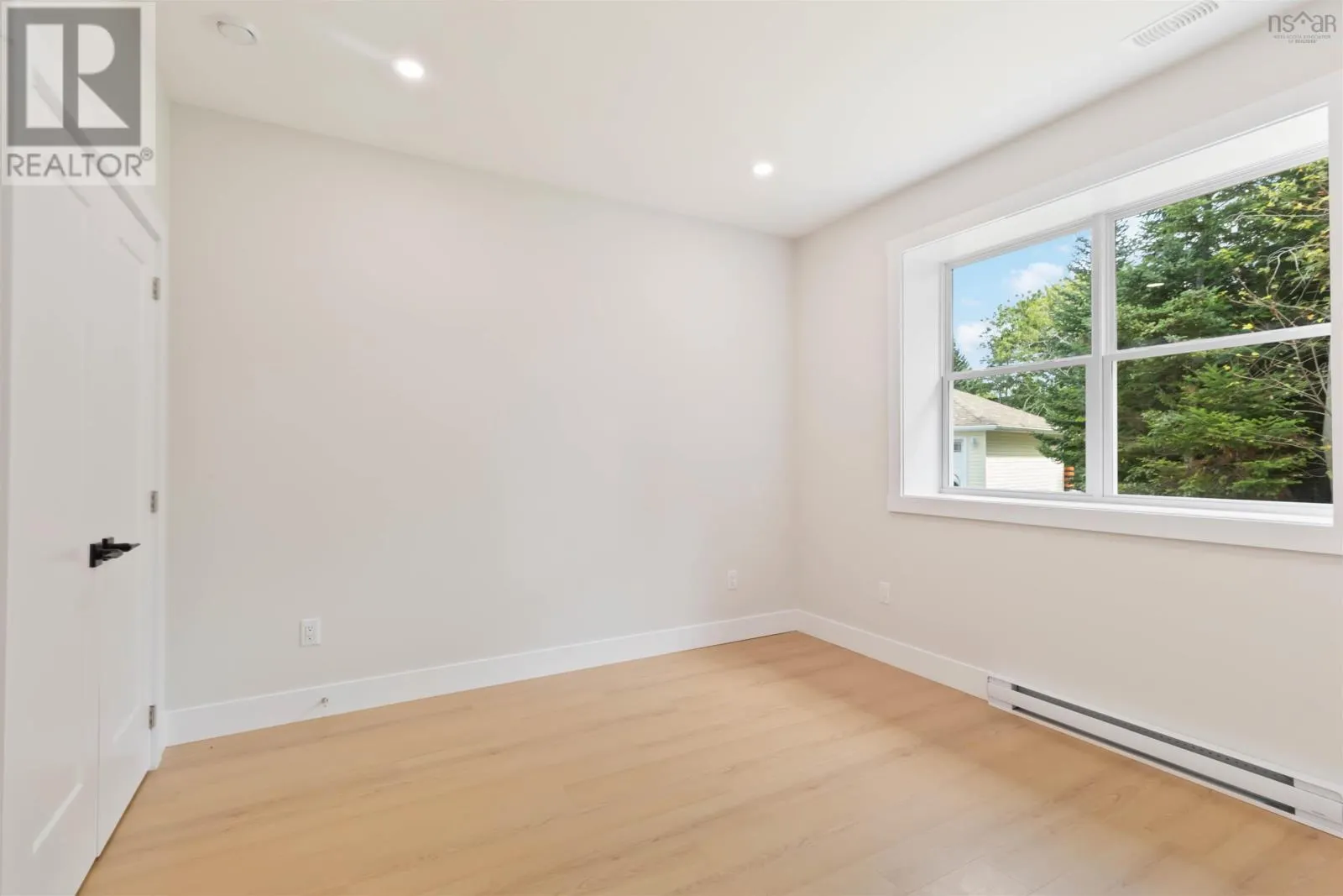 19 Norawarren Drive