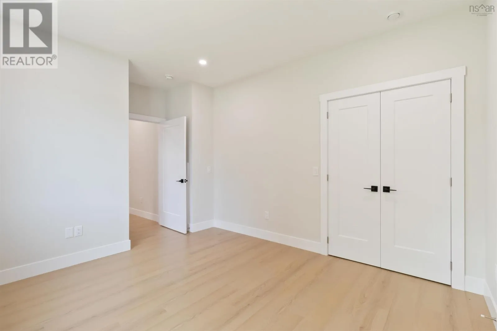 19 Norawarren Drive