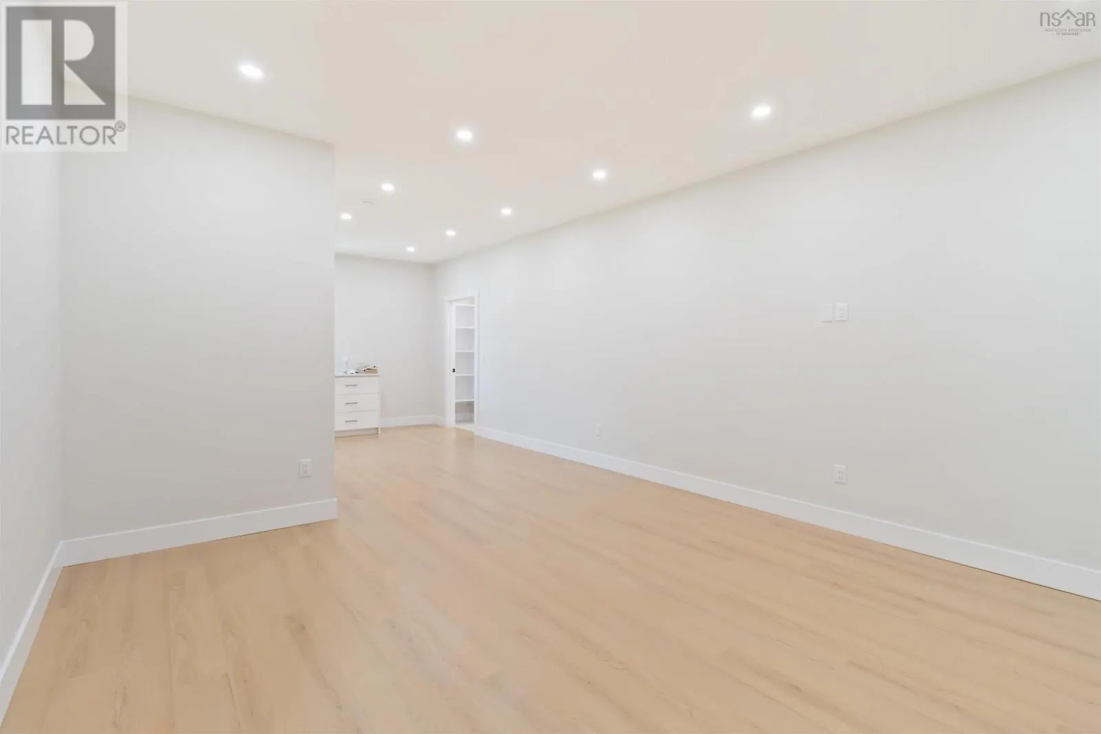 19 Norawarren Drive
