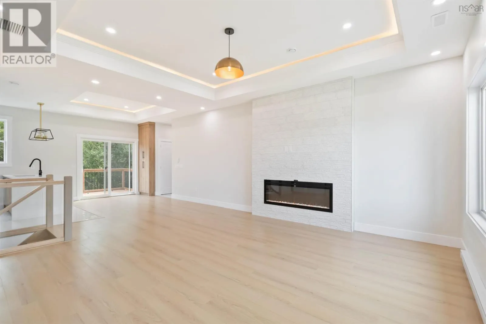 19 Norawarren Drive
