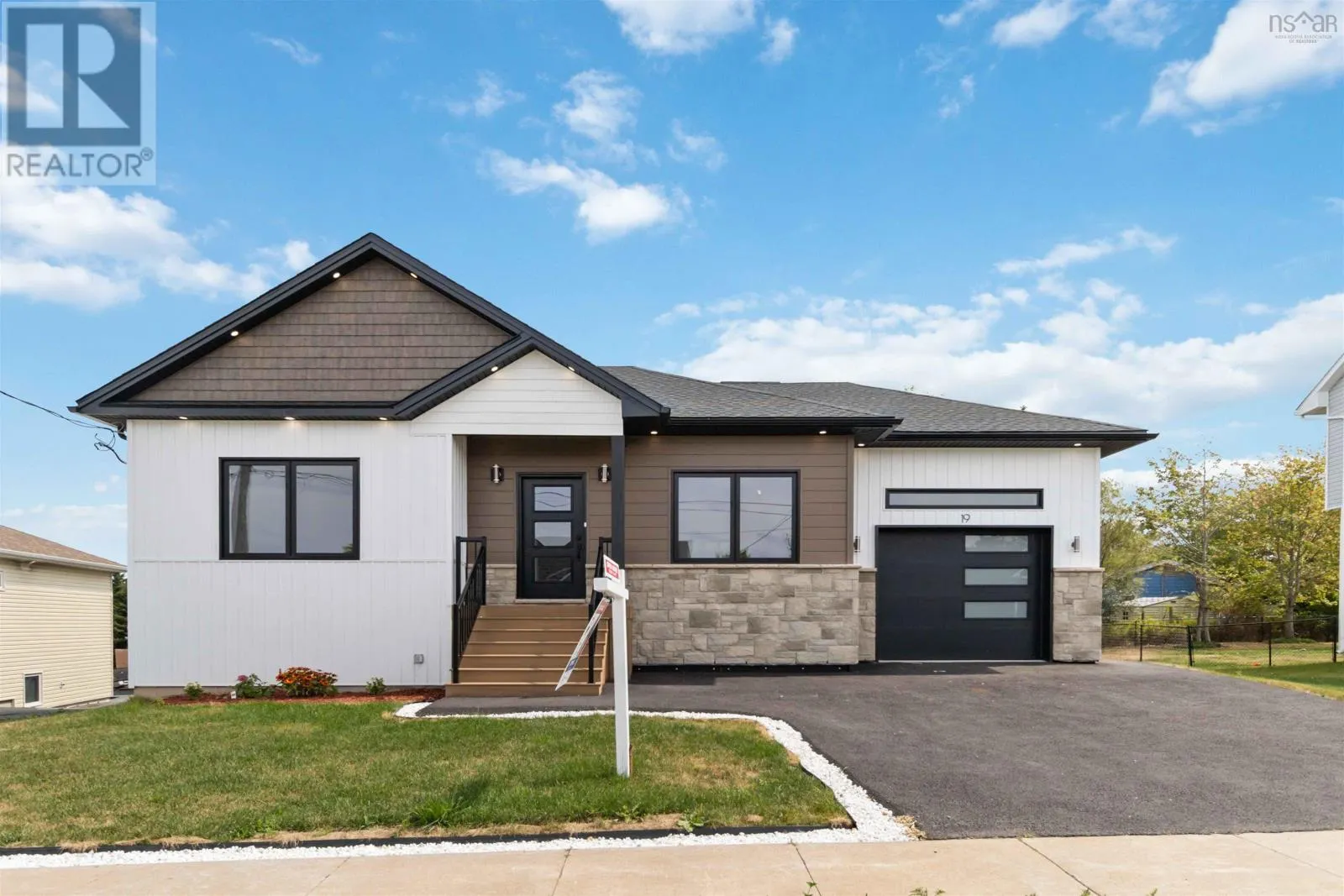 19 Norawarren Drive