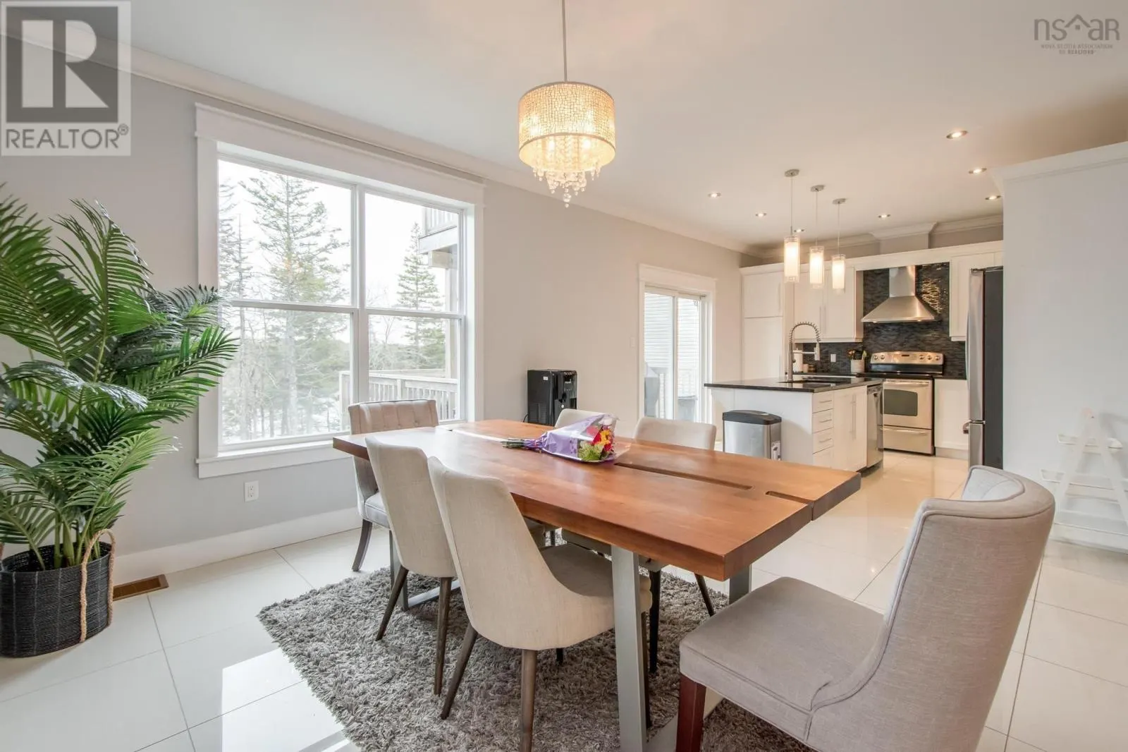 214 Voyageur Way
