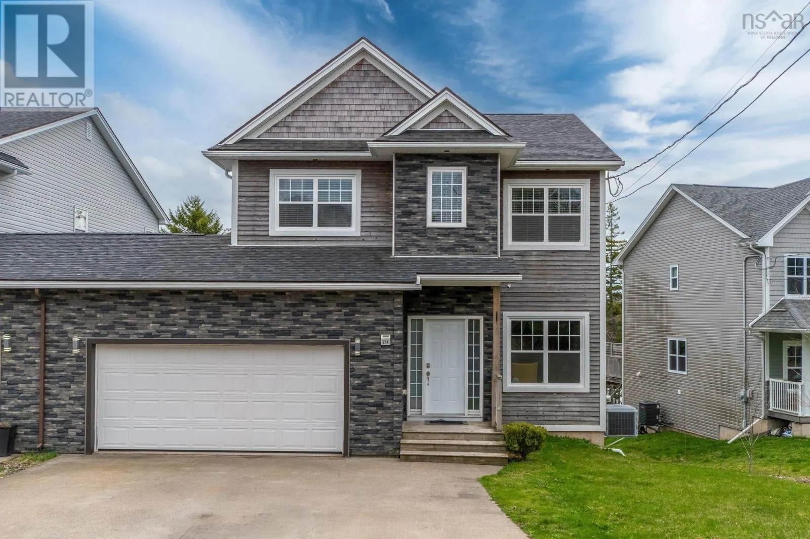 214 Voyageur Way