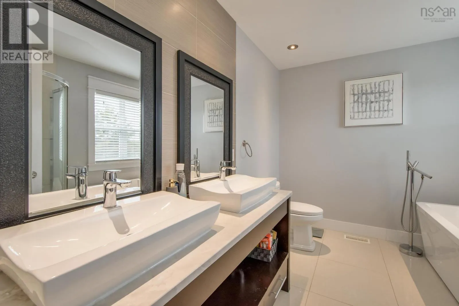 214 Voyageur Way