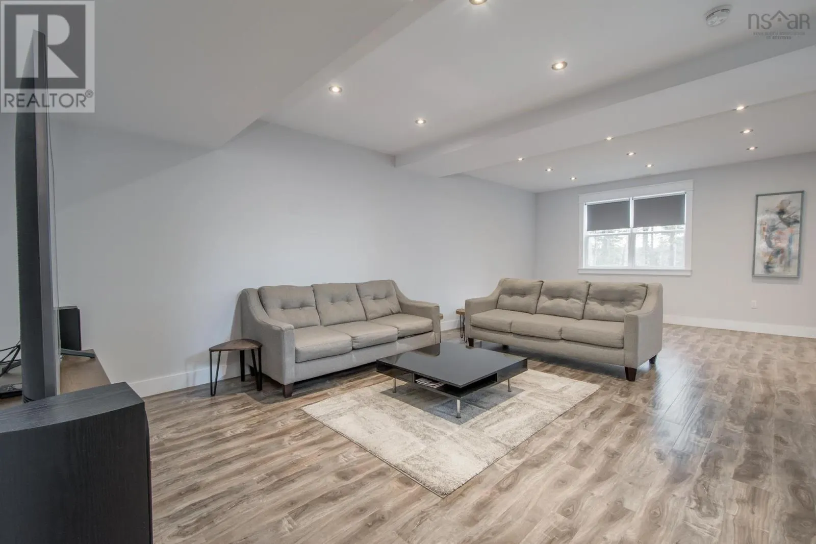 214 Voyageur Way