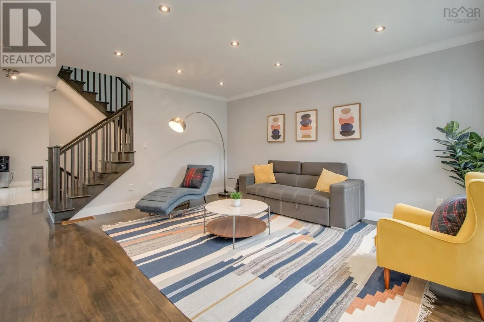 214 Voyageur Way