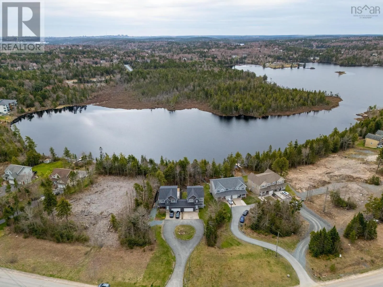 214 Voyageur Way