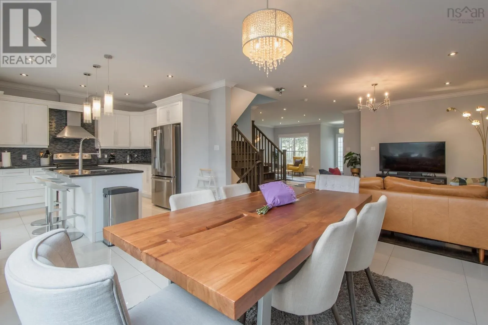 214 Voyageur Way