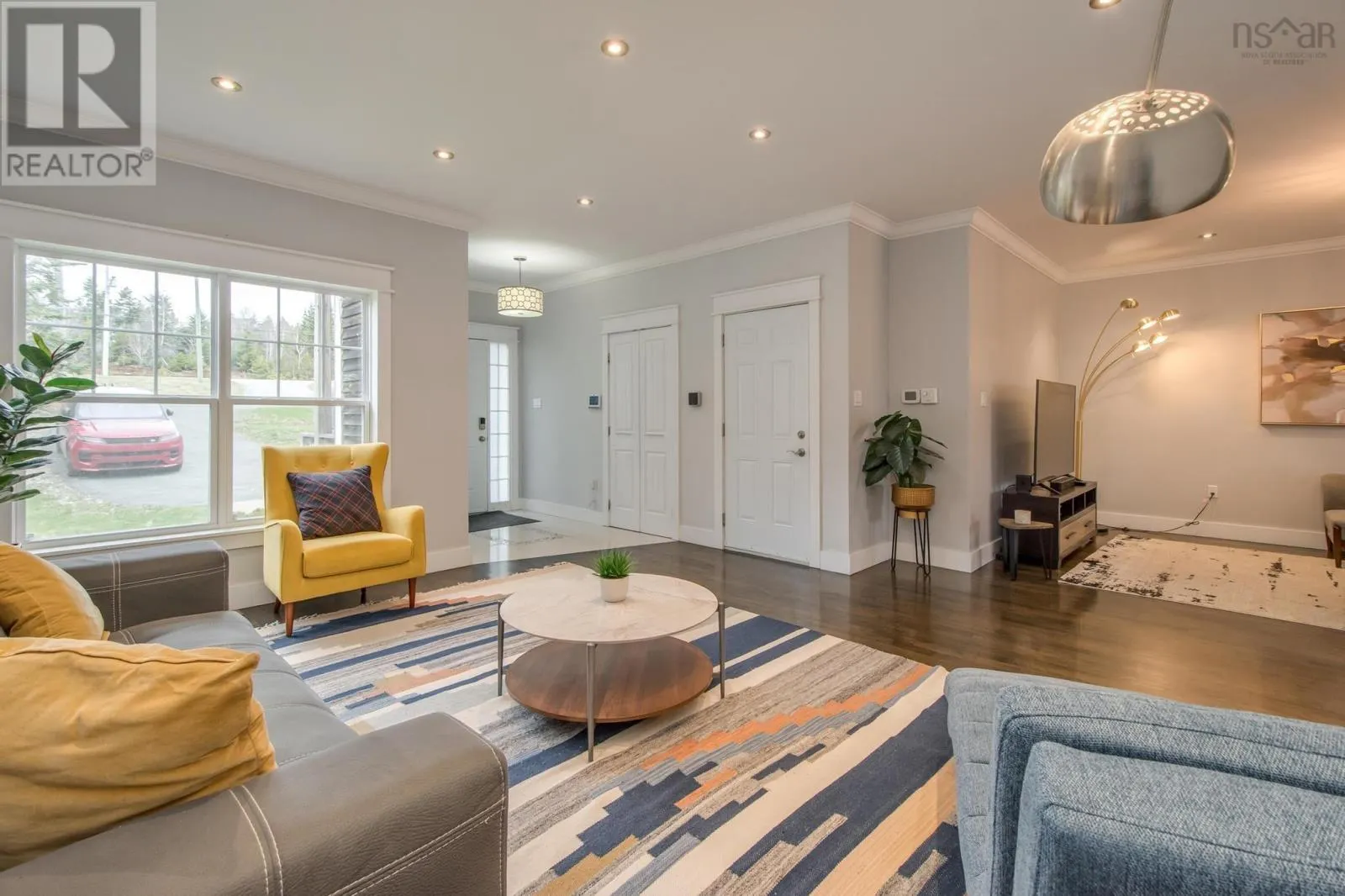 214 Voyageur Way