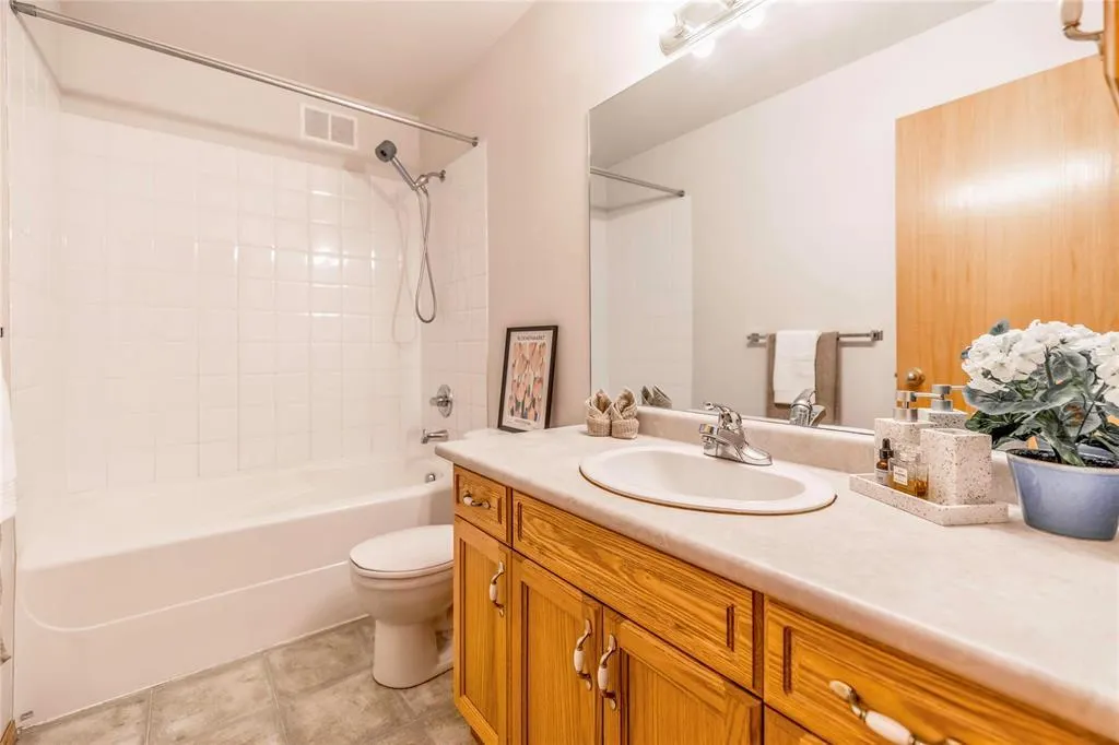 27 Kinlock Lane