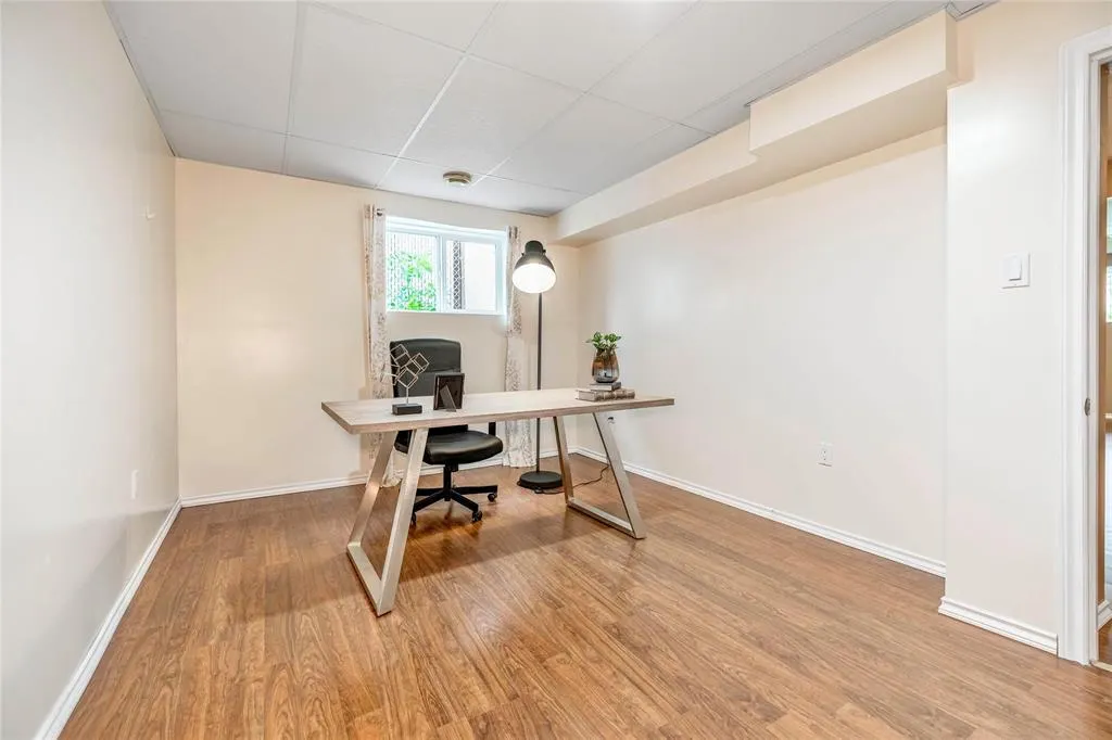 27 Kinlock Lane