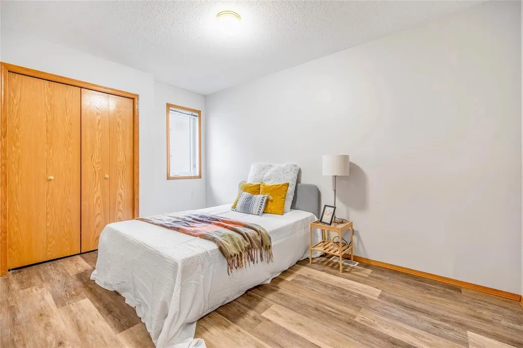 27 Kinlock Lane