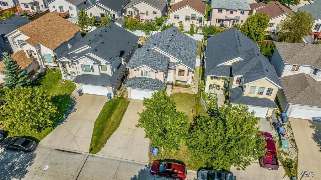 27 Kinlock Lane