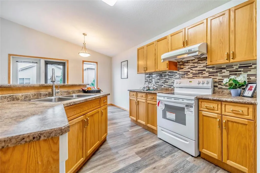 27 Kinlock Lane