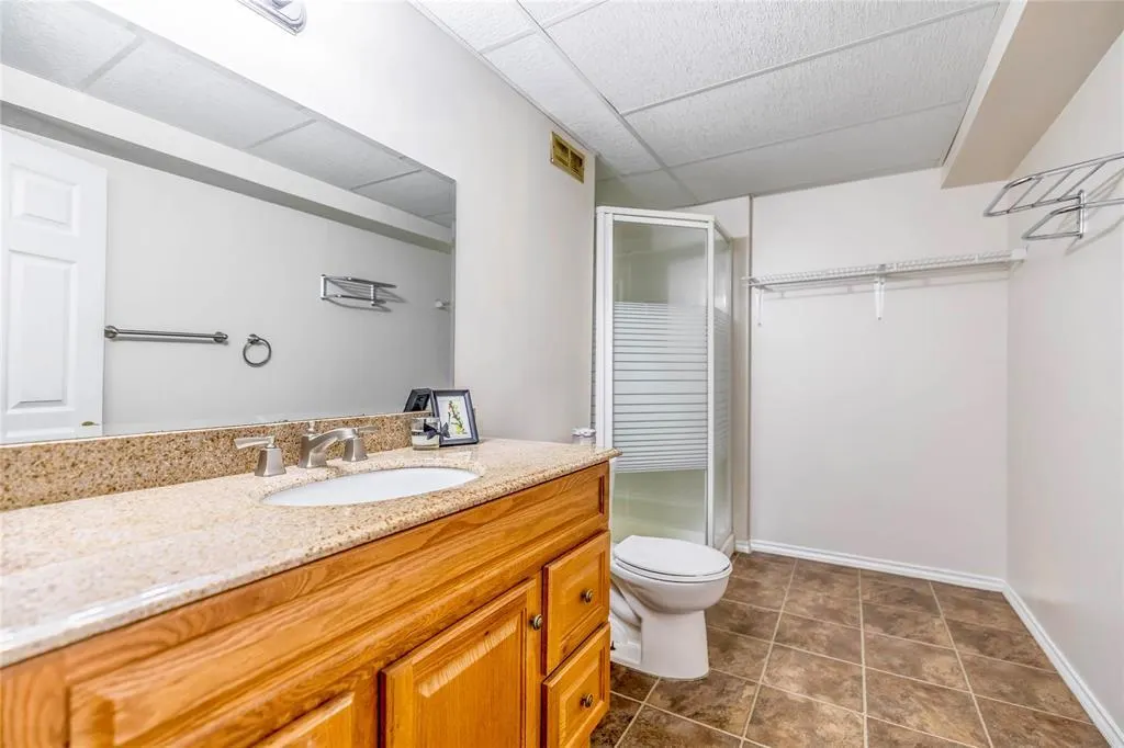 27 Kinlock Lane