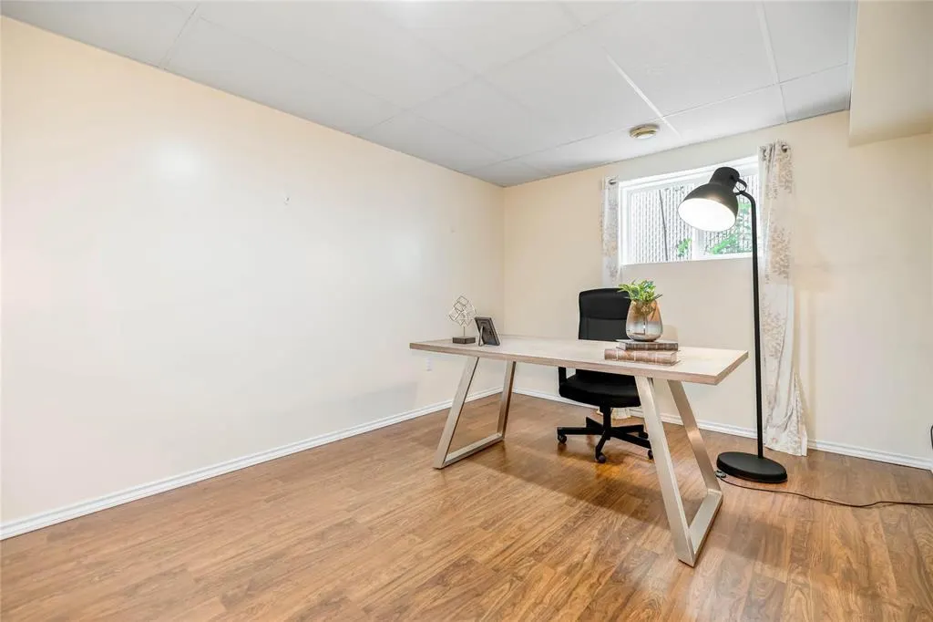 27 Kinlock Lane
