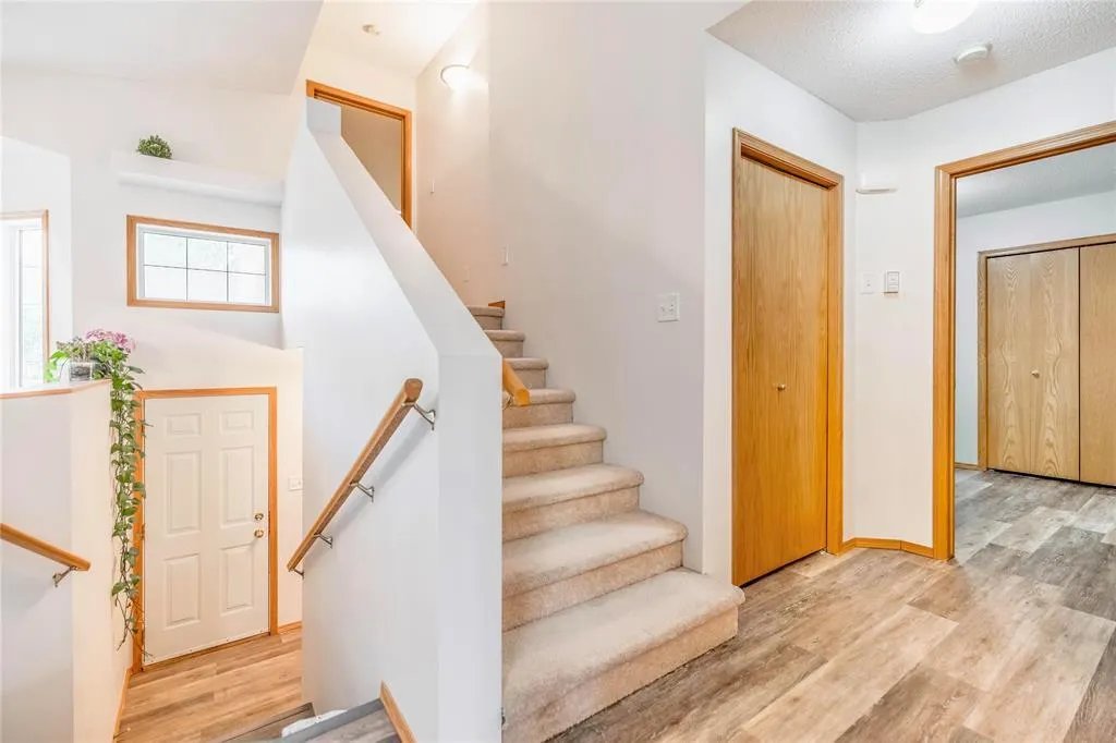 27 Kinlock Lane