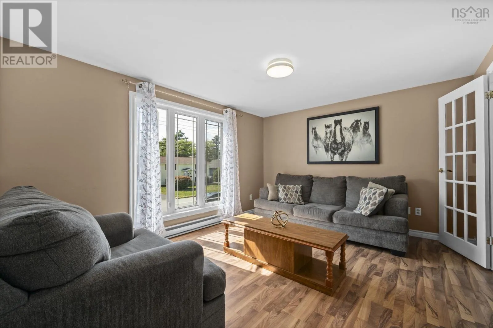 85 Cartier Crescent