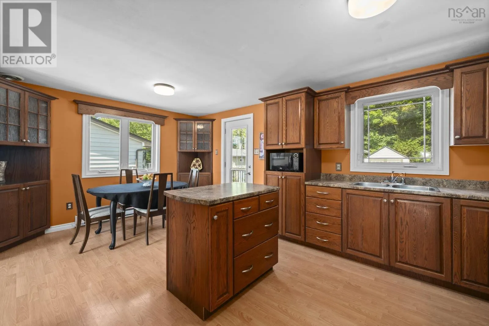85 Cartier Crescent