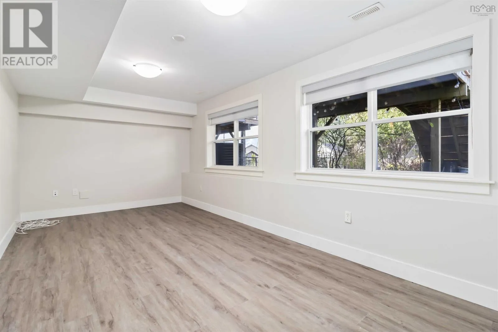 283 Amesbury Gate