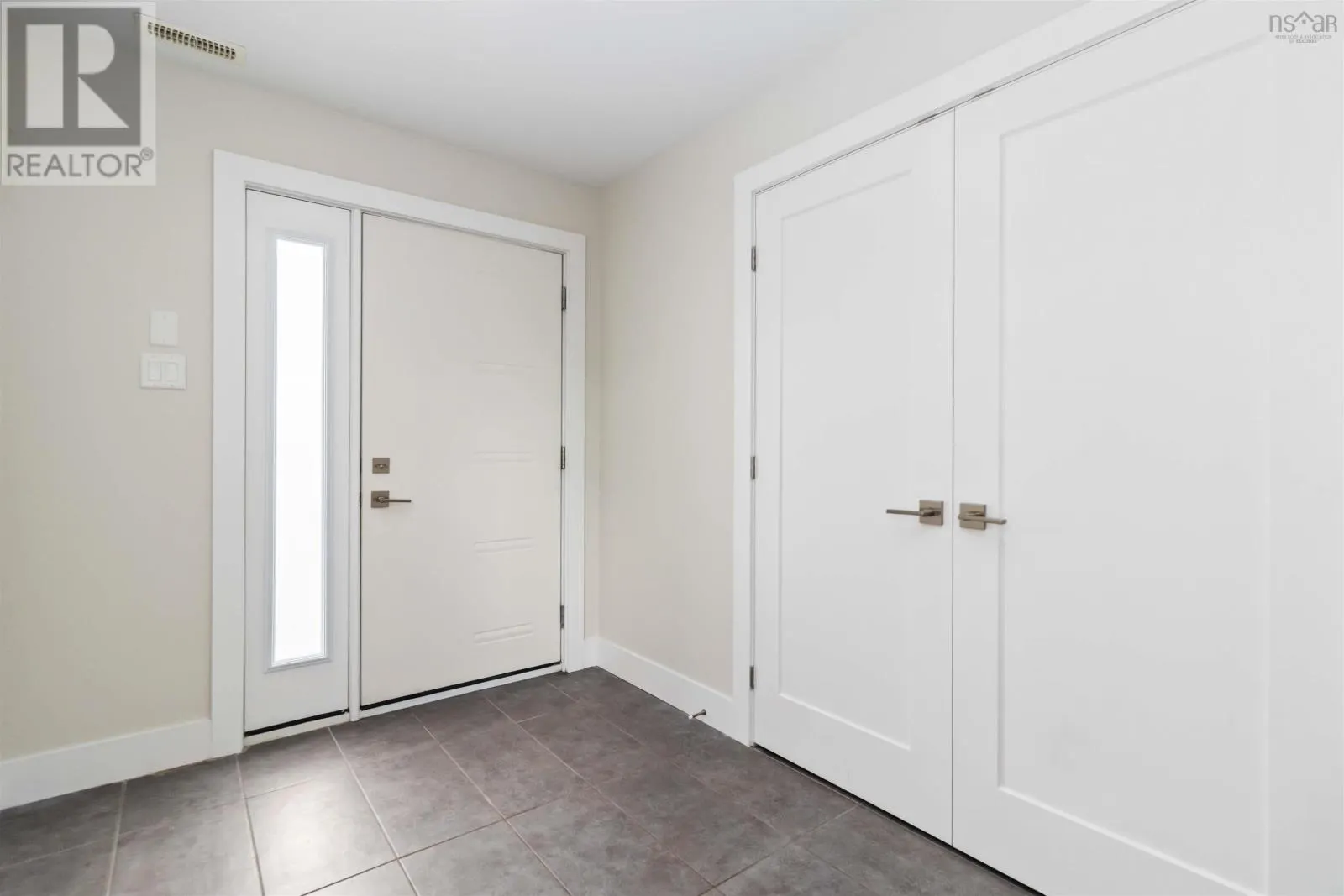 283 Amesbury Gate