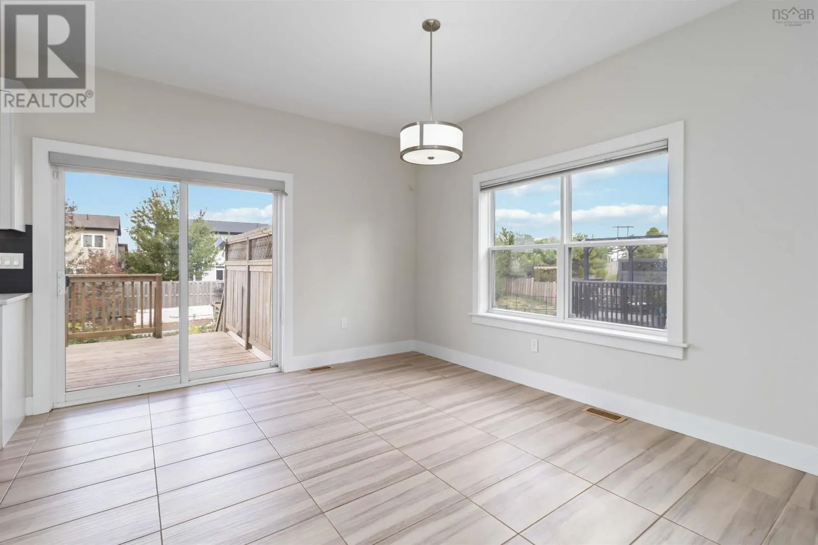 283 Amesbury Gate