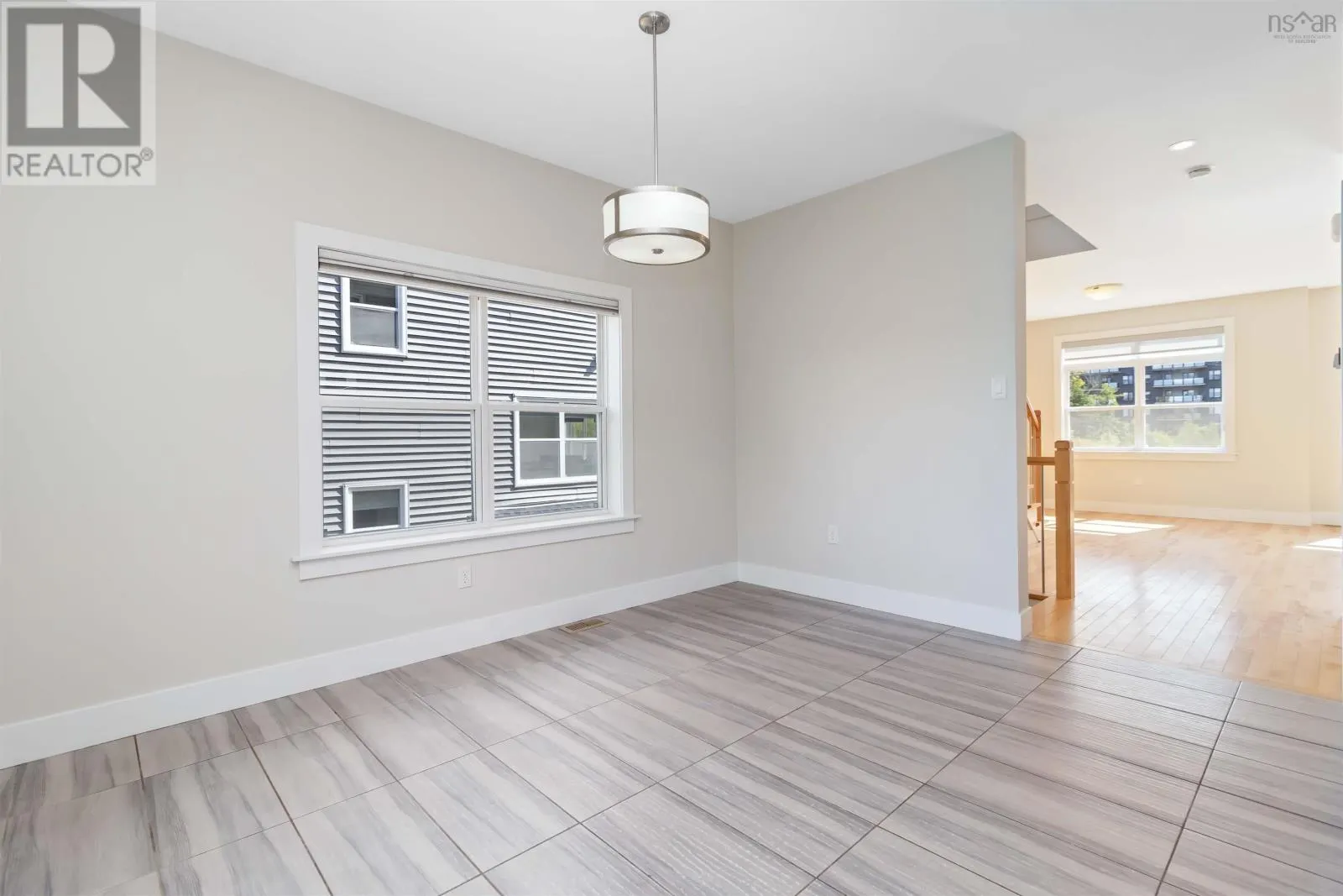 283 Amesbury Gate