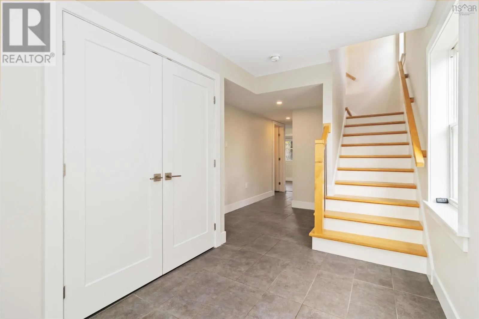 283 Amesbury Gate