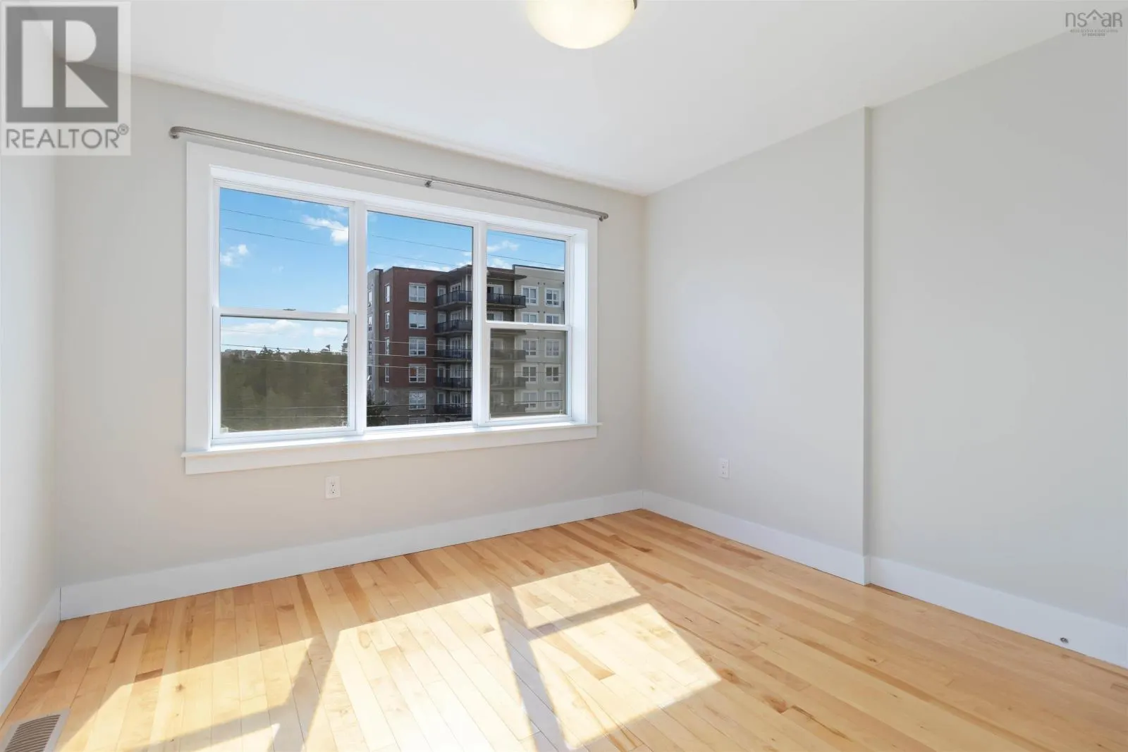 283 Amesbury Gate