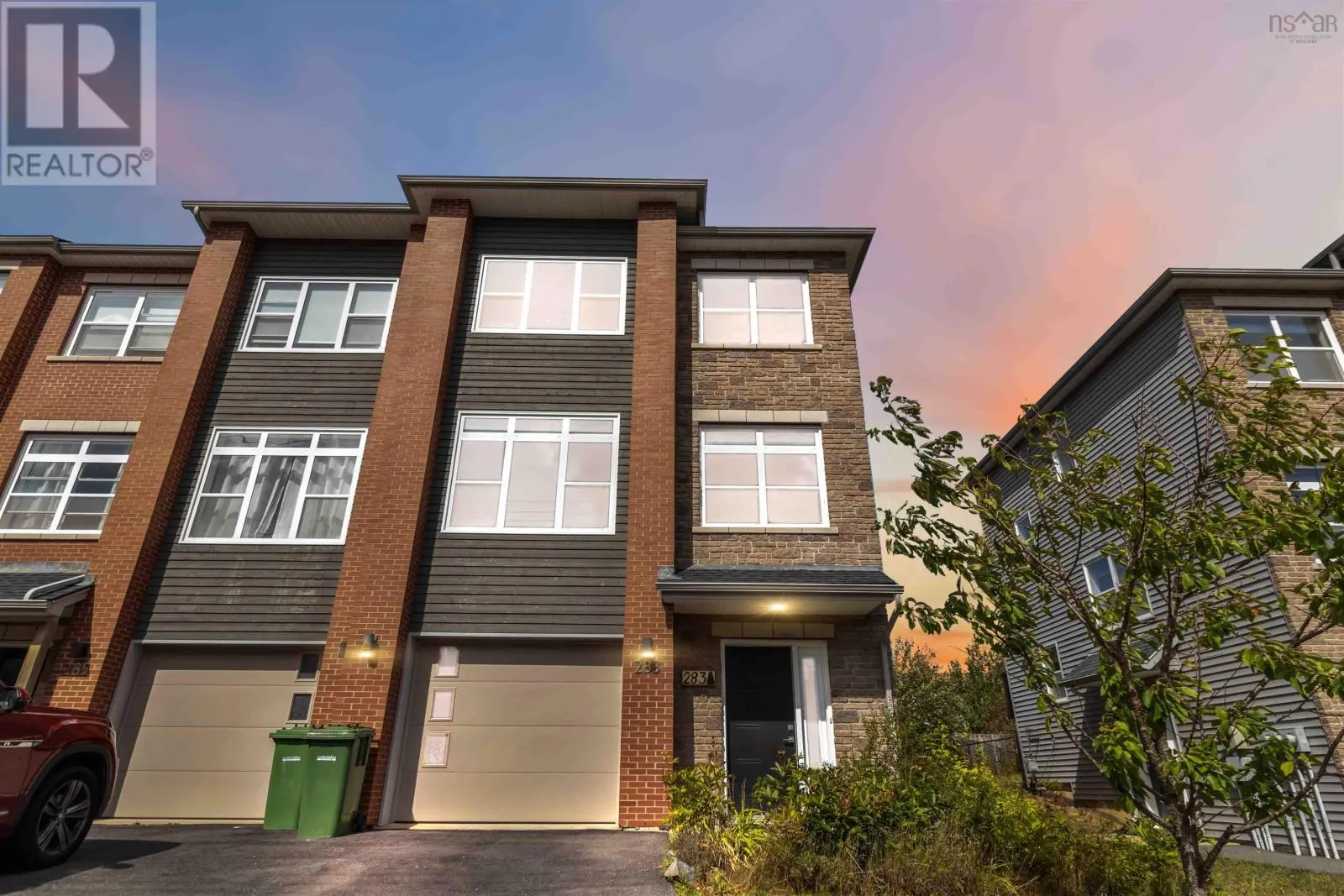 283 Amesbury Gate