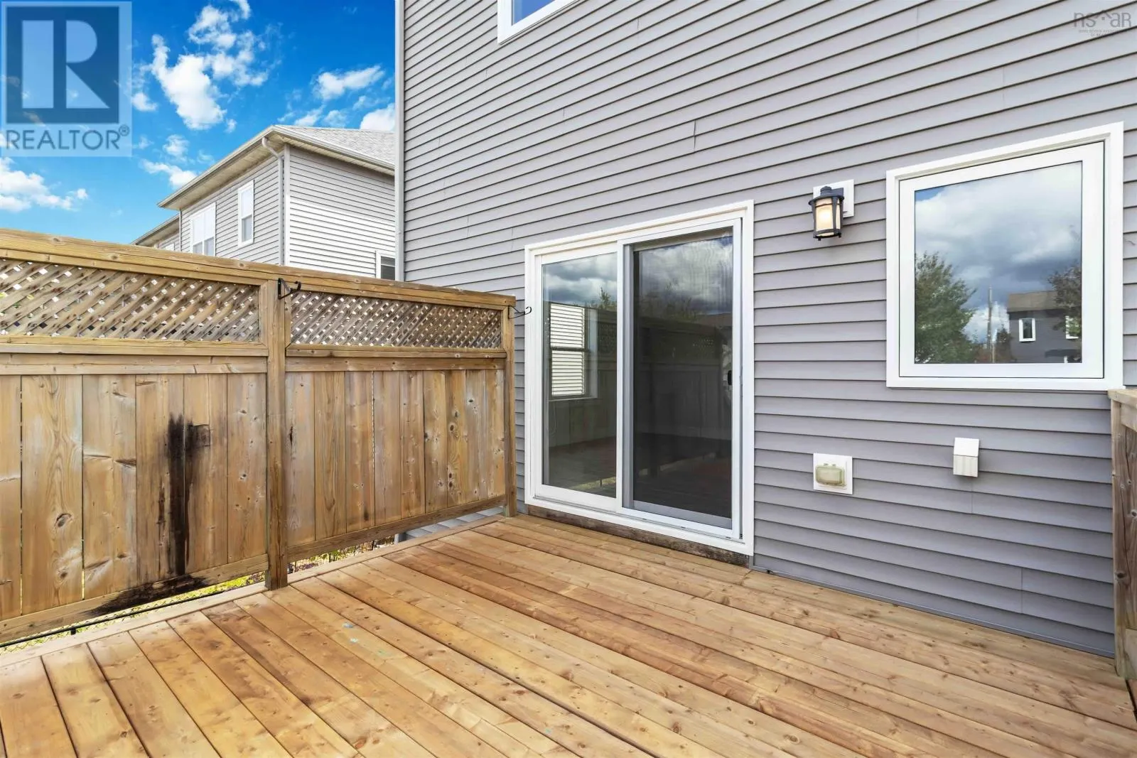 283 Amesbury Gate