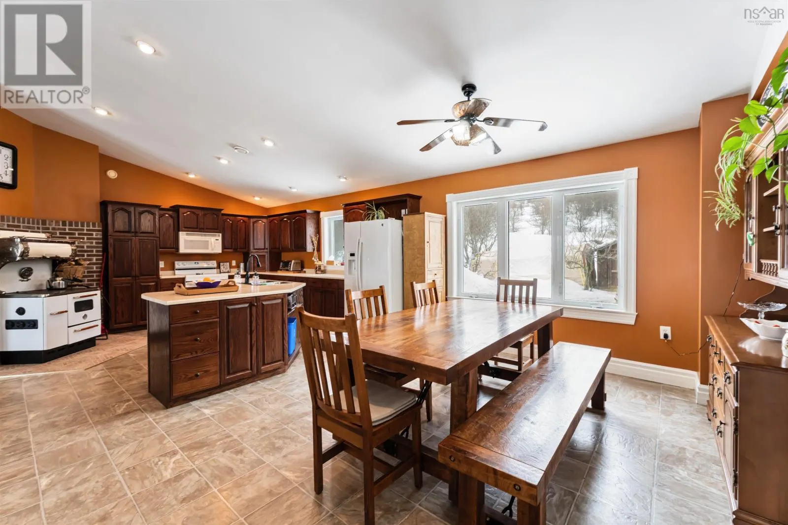 2135 Highway 221