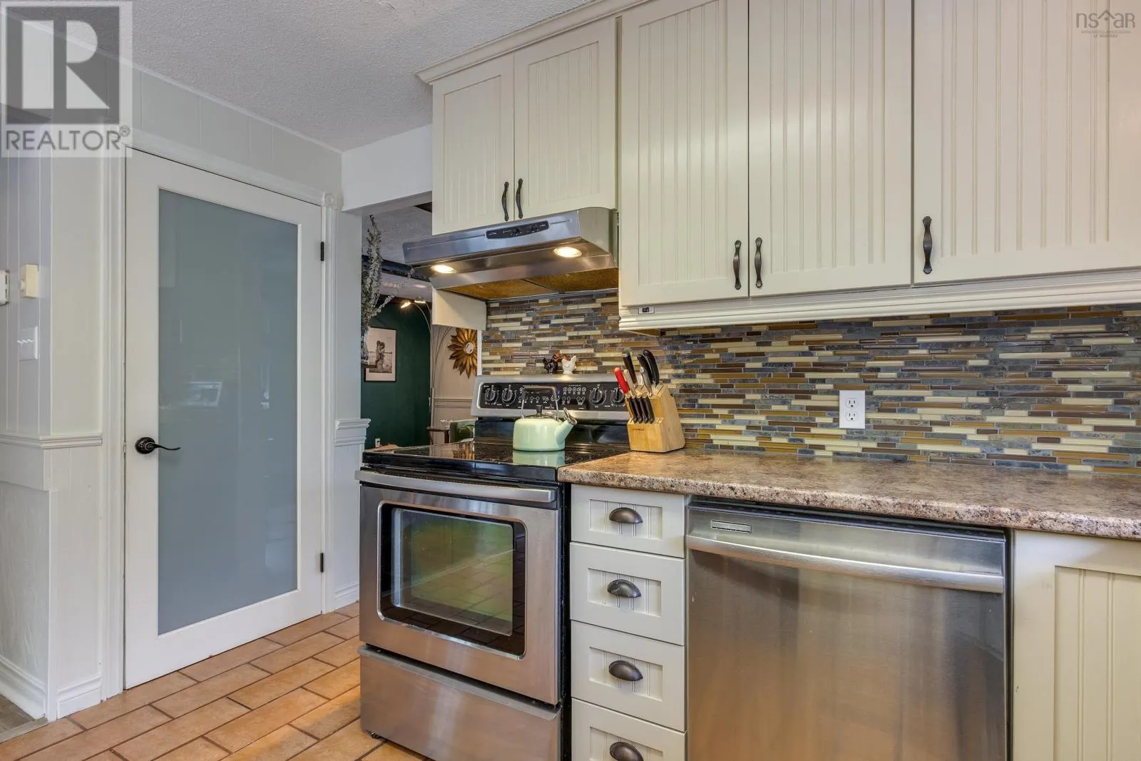 1555 Highway 2