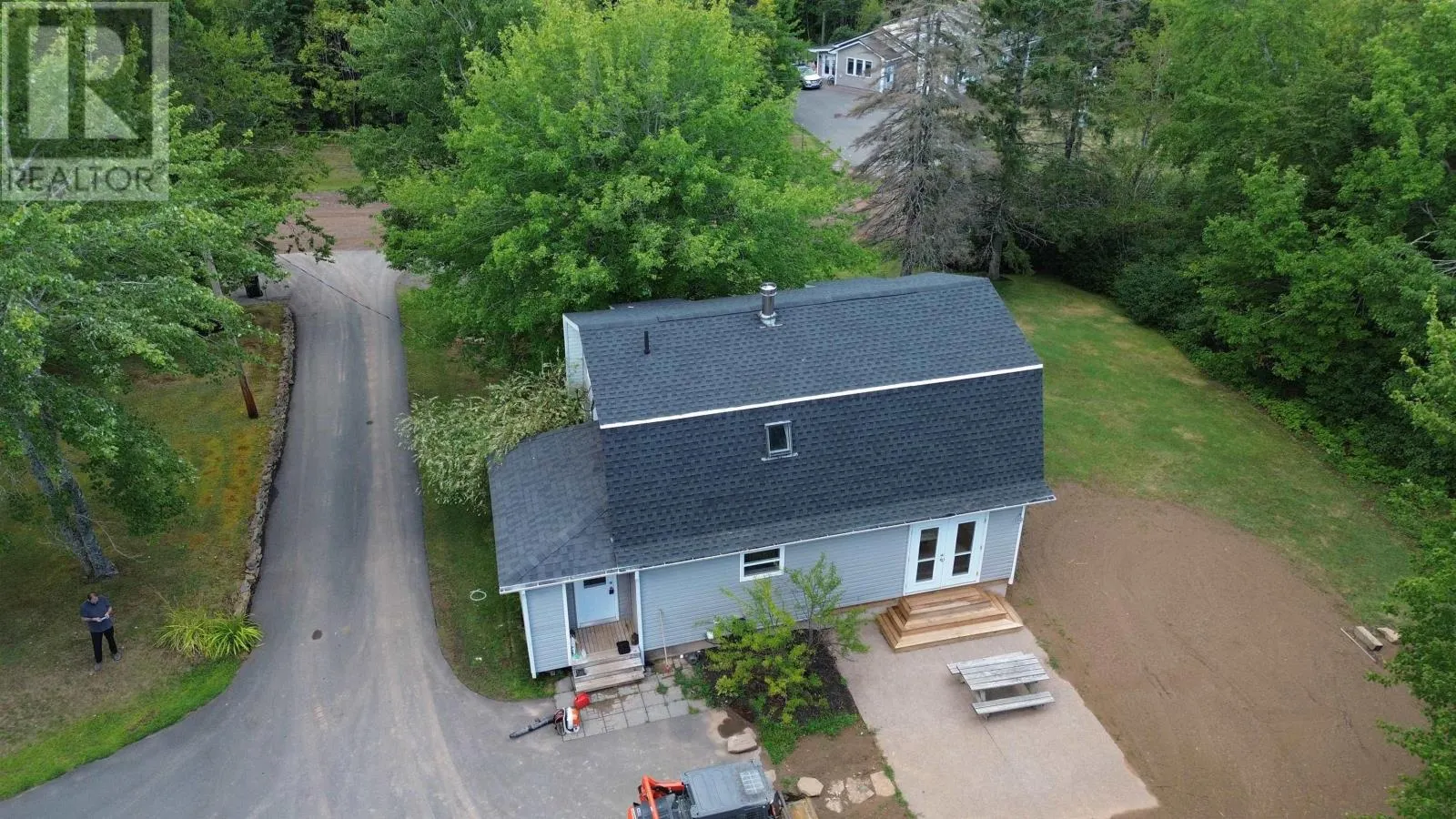 46 RUSSELL CROSS Road