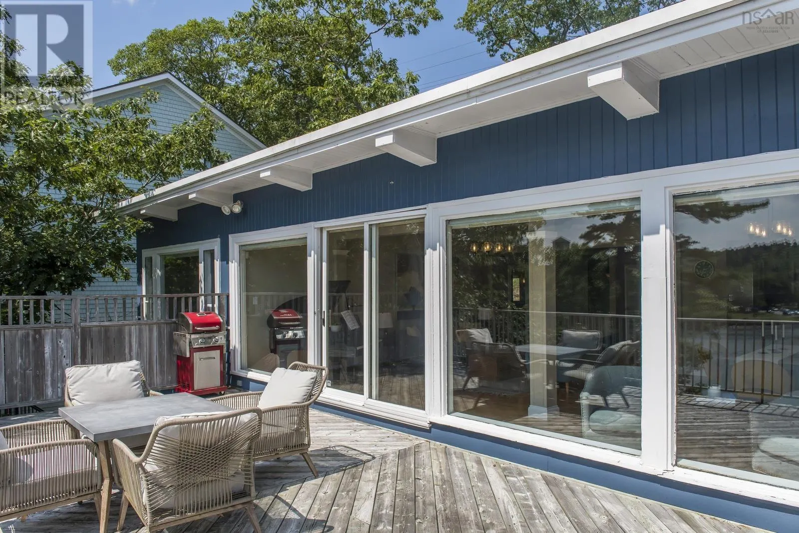 1084 Ridgewood Drive