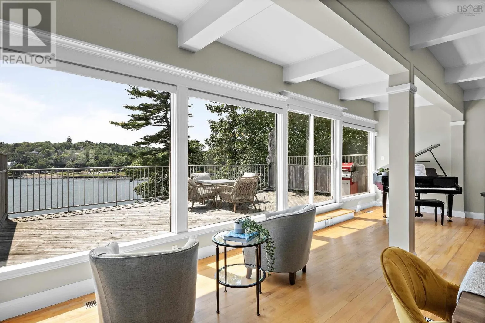 1084 Ridgewood Drive