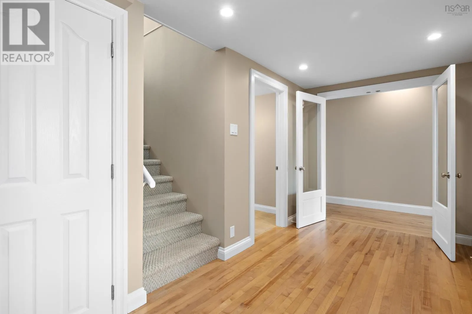 1084 Ridgewood Drive